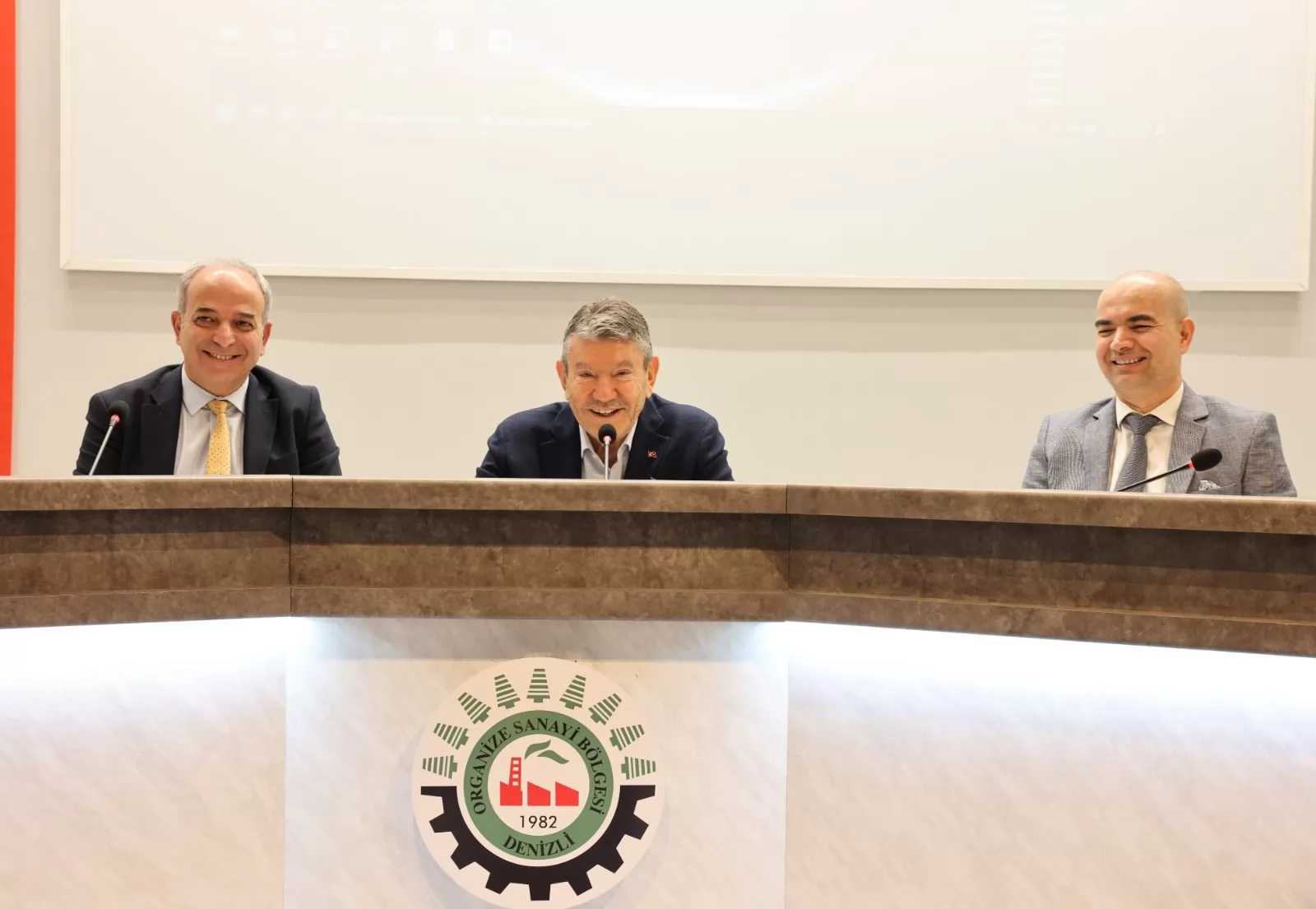 PAÜ’LÜ ÖĞRENCİLER, DENİZLİ OSB YÖNETİM KURULU BAŞKANI DERYA BALTALI İLE BULUŞTU